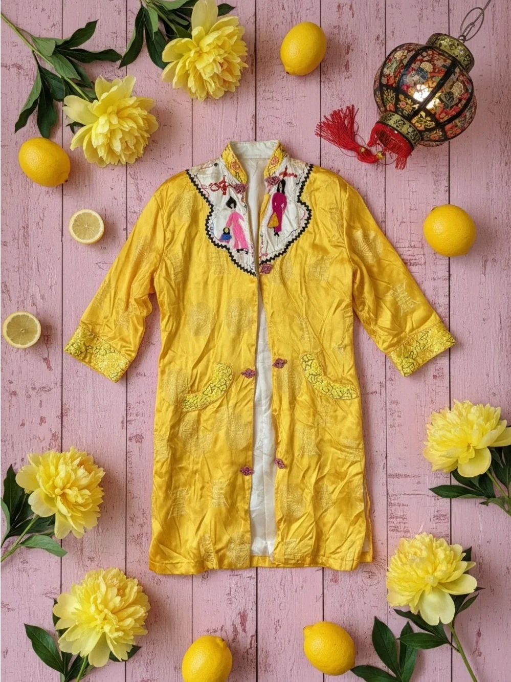 Vintage 1960s satin kimono!